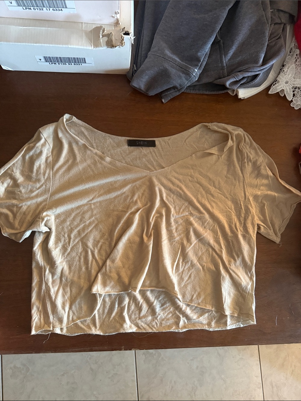 SHEIN Beige Cropped V-Neck Short Sleeve Top